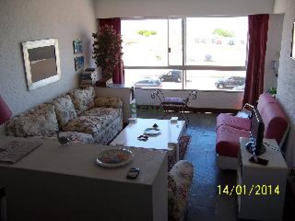 Alquiler de apartamento en la Brava, 1 dormitorio, baño, terraza con gran vista