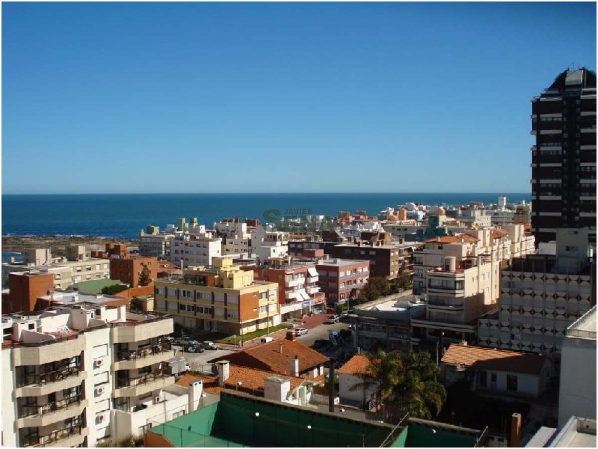 Venta y alquiler Peninsula, 2 dormitorios, 2 baños, con vista y servicios