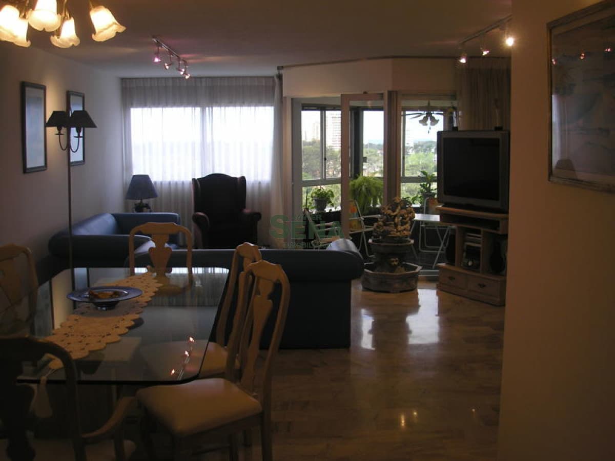 Alquiler de apartamento en la Roosevelt, 3 dormitorios, 3 baños, gran vista a la bahia.-