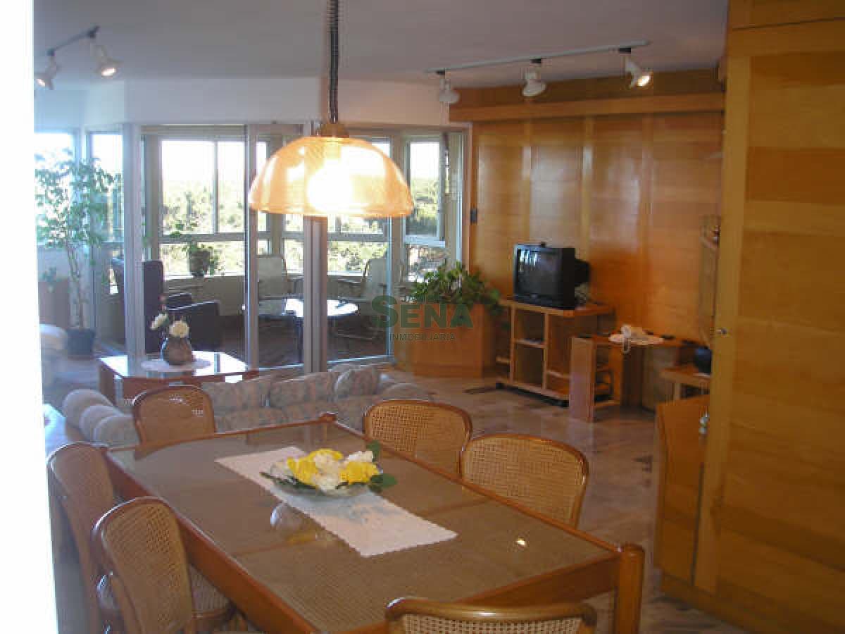 Alquiler de apartamento en la Roosevelt,  importante edificio 4 dormitorios, servicios-