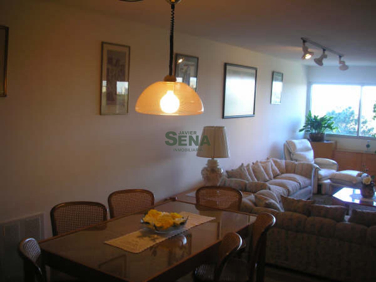 Alquiler de apartamento en la Roosevelt,  importante edificio 4 dormitorios, servicios-