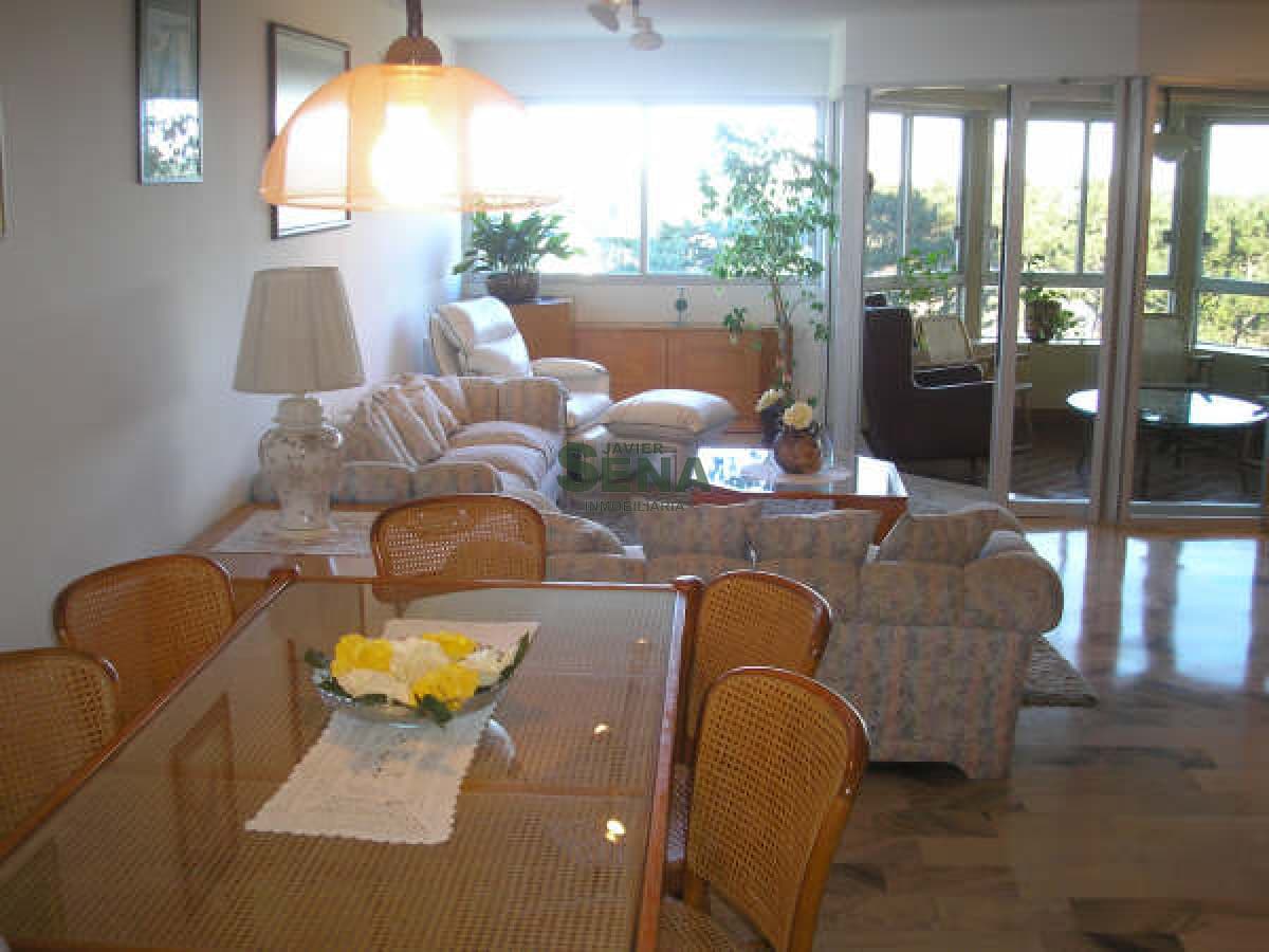 Alquiler de apartamento en la Roosevelt,  importante edificio 4 dormitorios, servicios-