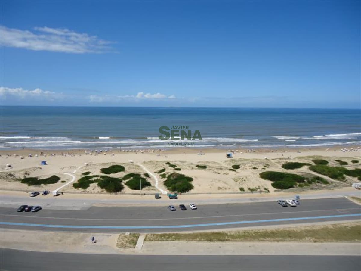 Venta de apartamento en la Brava, 2 dormitorios, 2 baños, terraza con vista