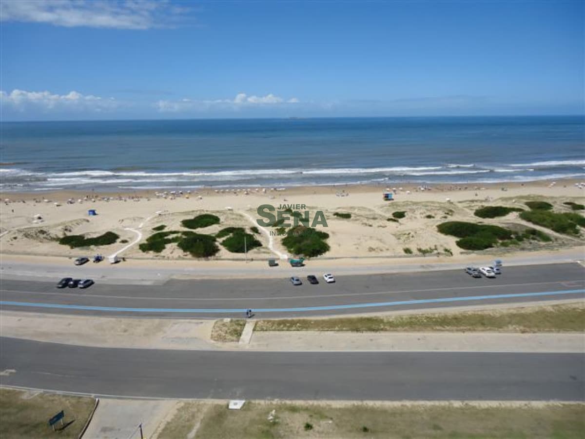 Venta de apartamento en la Brava, 2 dormitorios, 2 baños, terraza con vista