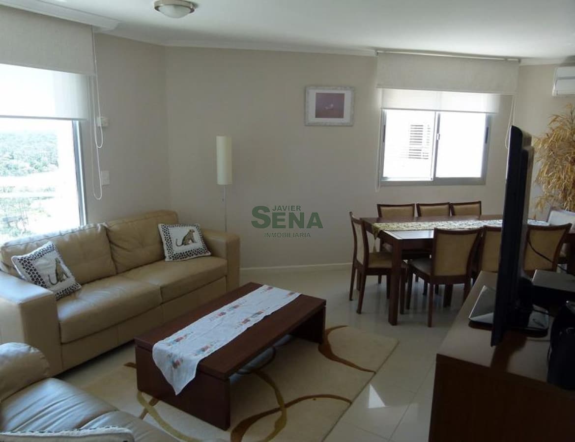 Alquiler y venta en la Roosevelt, 2 dormitorios, 2 baños, terraza, servicios.