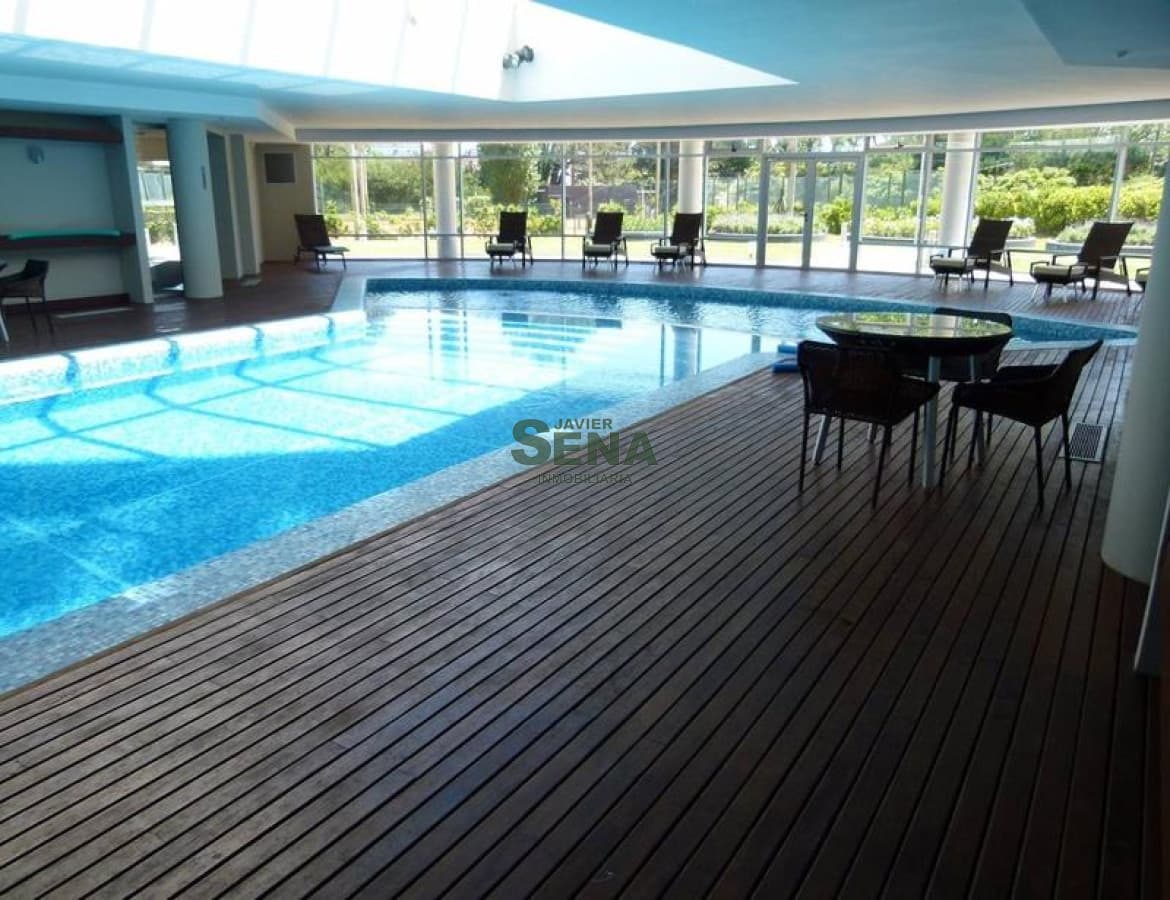 Alquiler y venta en la Roosevelt, 2 dormitorios, 2 baños, terraza, servicios.
