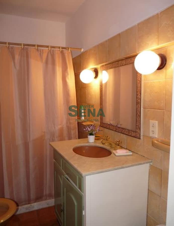 Alquiler de apartamento en la Peninsula, 1 dormitorio, baño, buena vista.