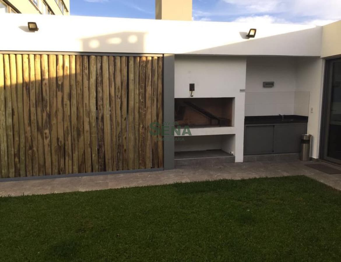 Venta y alquiler temporal apto en la Brava, 2 dormi, 2 baños, vista al mar.