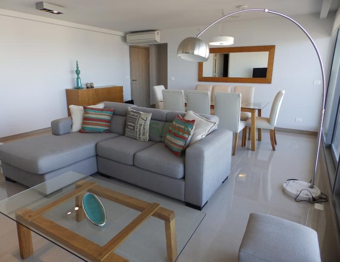 Alquiler de apartamento en la Brava, 2 dormitorios, 2 baños, todos los servicios.