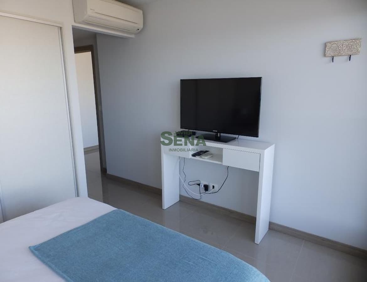 Alquiler de apartamento en la Brava, 2 dormitorios, 2 baños, todos los servicios.