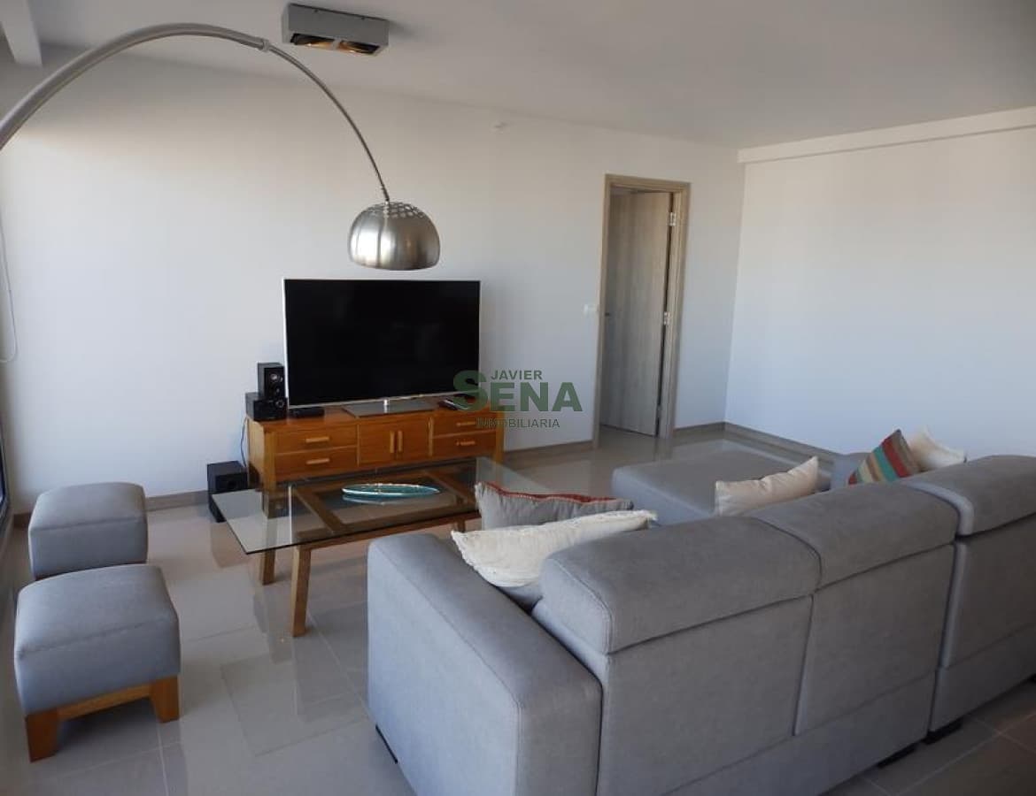 Alquiler de apartamento en la Brava, 2 dormitorios, 2 baños, todos los servicios.