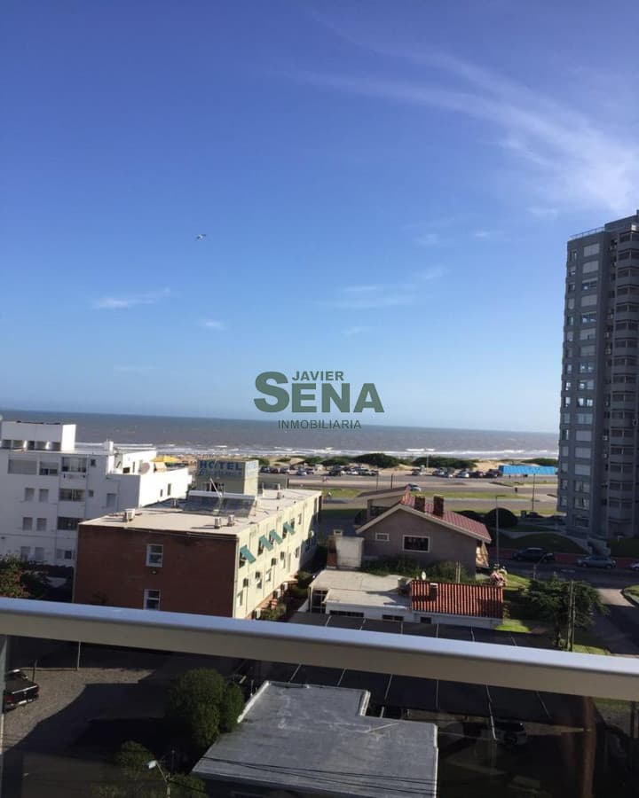 Venta y alquiler en la Brava, 2 dormitorio, 2 baños, servicios y terraza con vista