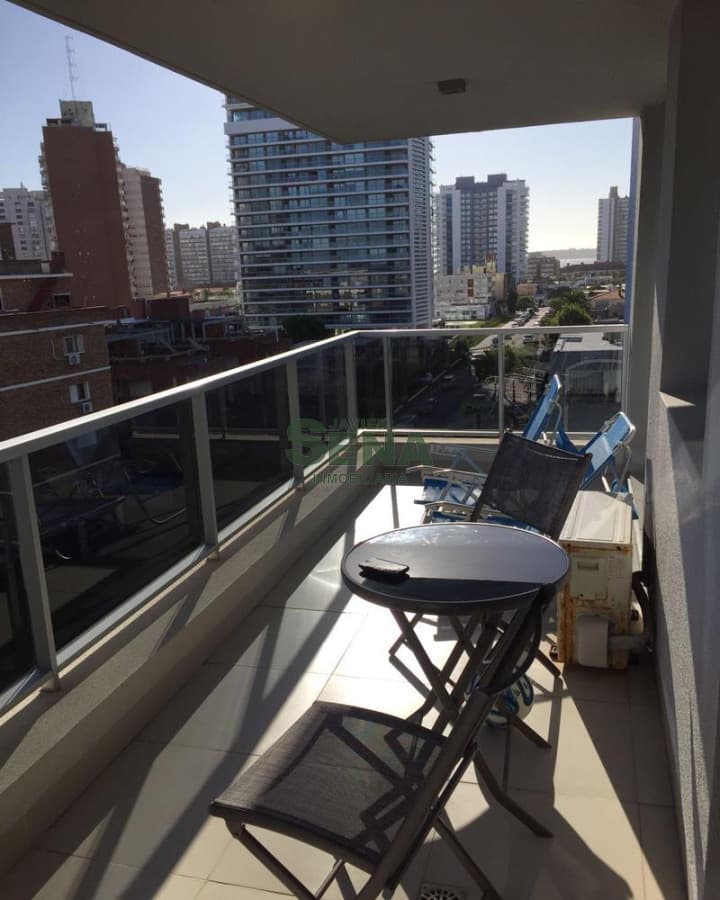 Venta y alquiler en la Brava, 2 dormitorio, 2 baños, servicios y terraza con vista