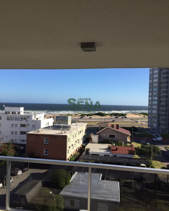Venta y alquiler en la Brava, 2 dormitorio, 2 baños, servicios y terraza con vista