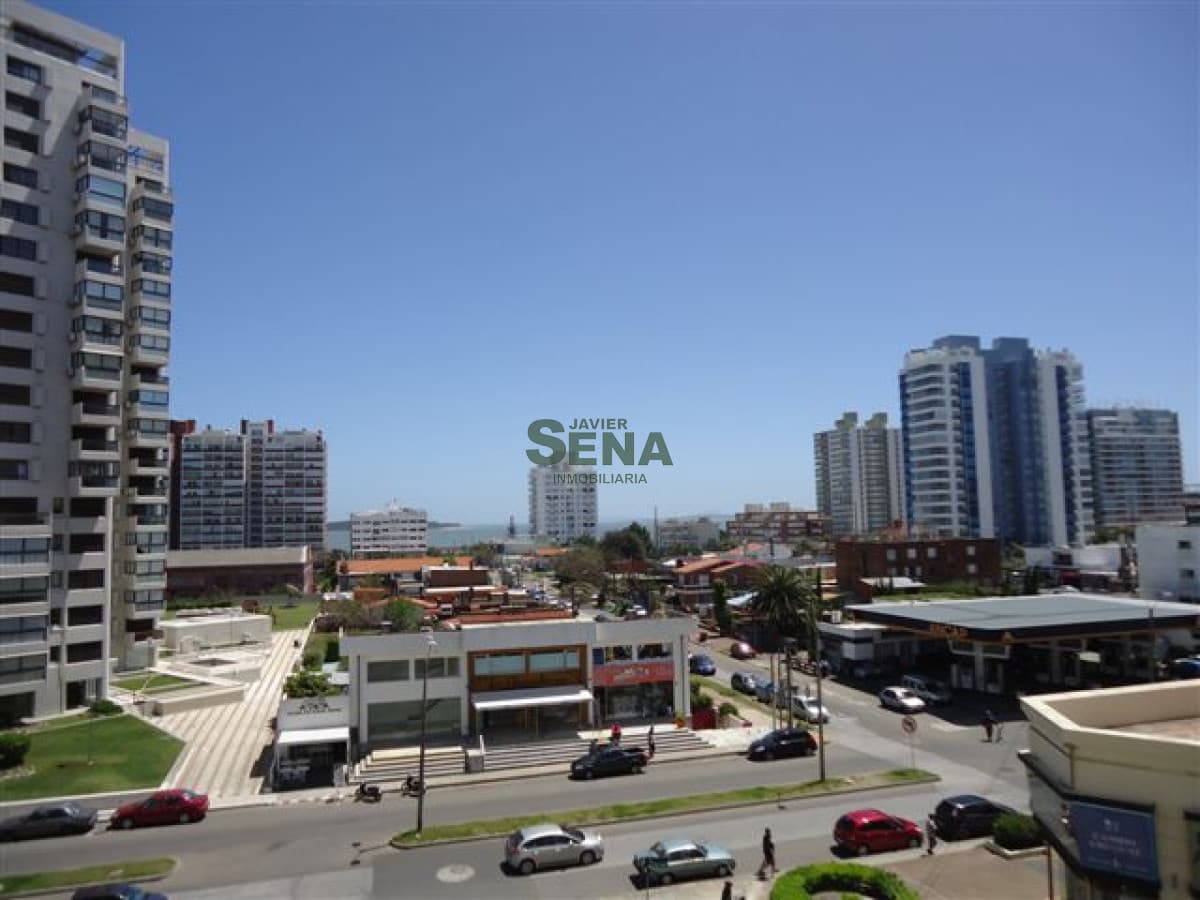 Alquiler de apartamento en la Brava, de 1 dormitorio y medio con balcon.