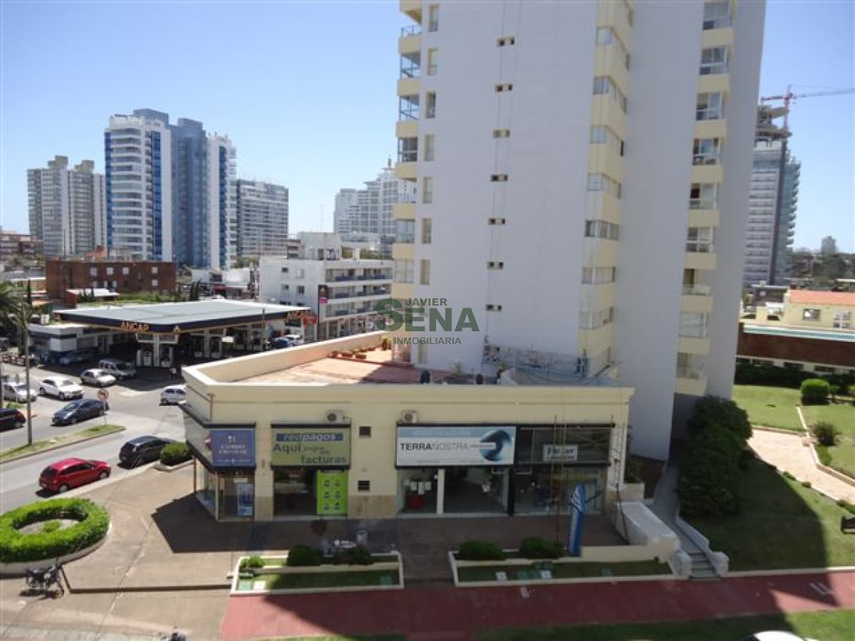 Alquiler de apartamento en la Brava, de 1 dormitorio y medio con balcon.