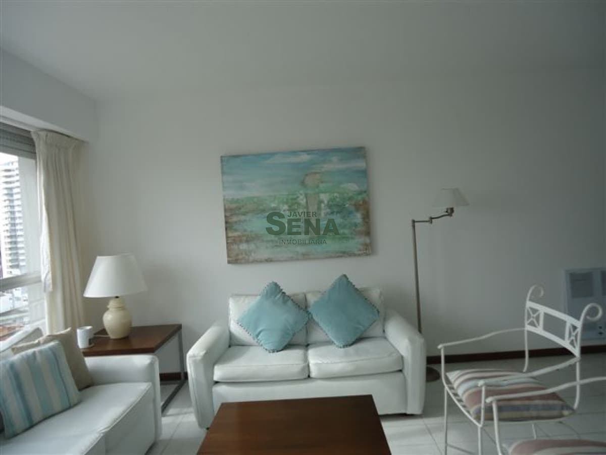 Alquiler y venta en la Brava, Muy buen Apartamento, con todos los servicios, 3 dormitorio, 2 baño, piscina.