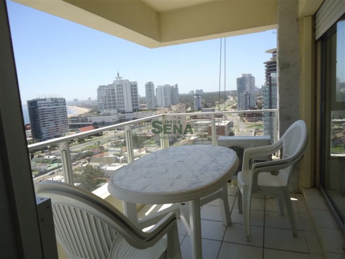 Alquiler y Venta de apartamento en la Brava, 3 dormitorios, 2 baños, con todos los servicios, gran vista Mansa y brava