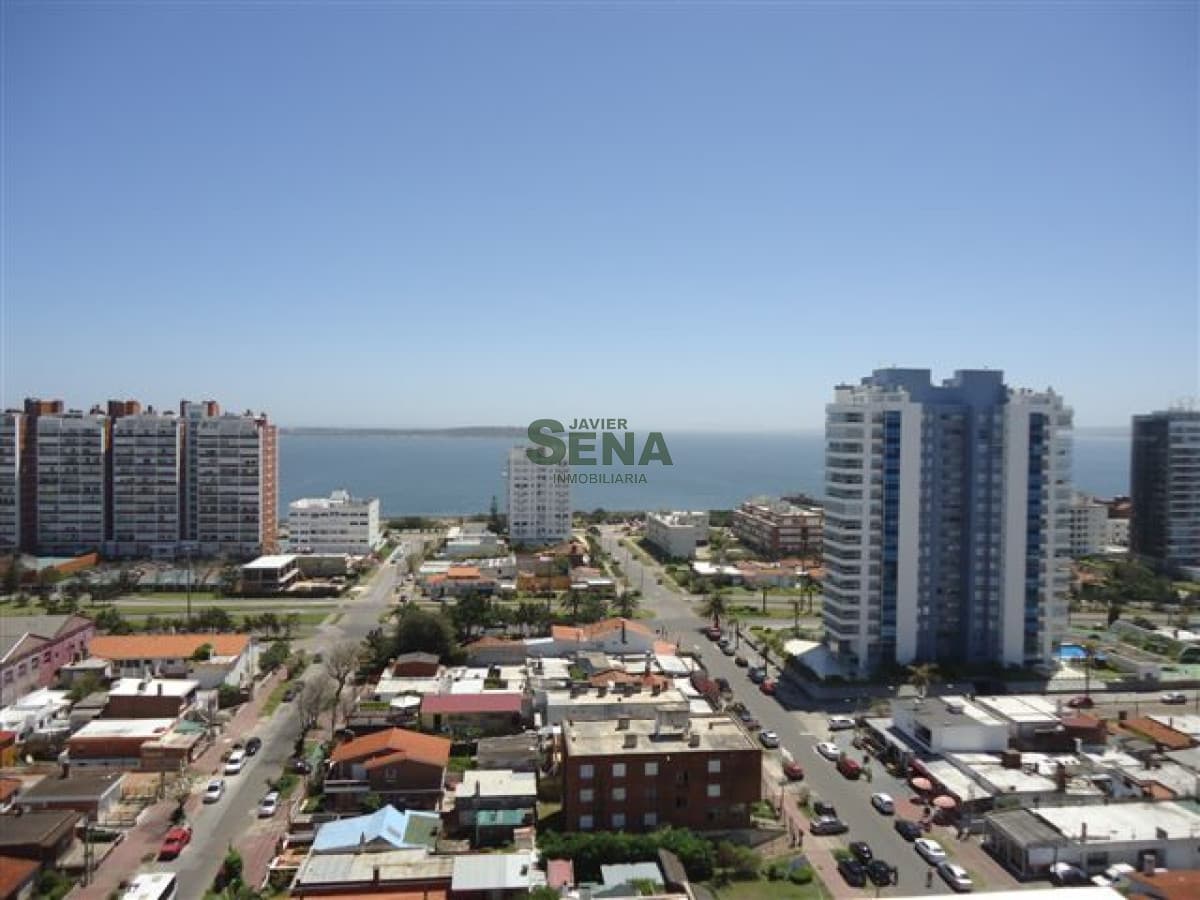 Alquiler y Venta de apartamento en la Brava, 3 dormitorios, 2 baños, con todos los servicios, gran vista Mansa y brava