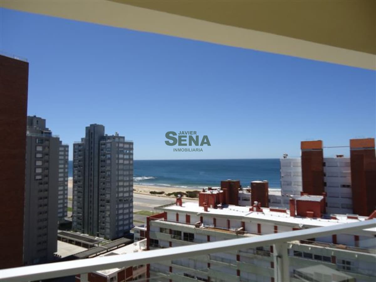 Alquiler de Apartamento en Brava, 1 dormitorios y medio, baño, piscina, servicios. *