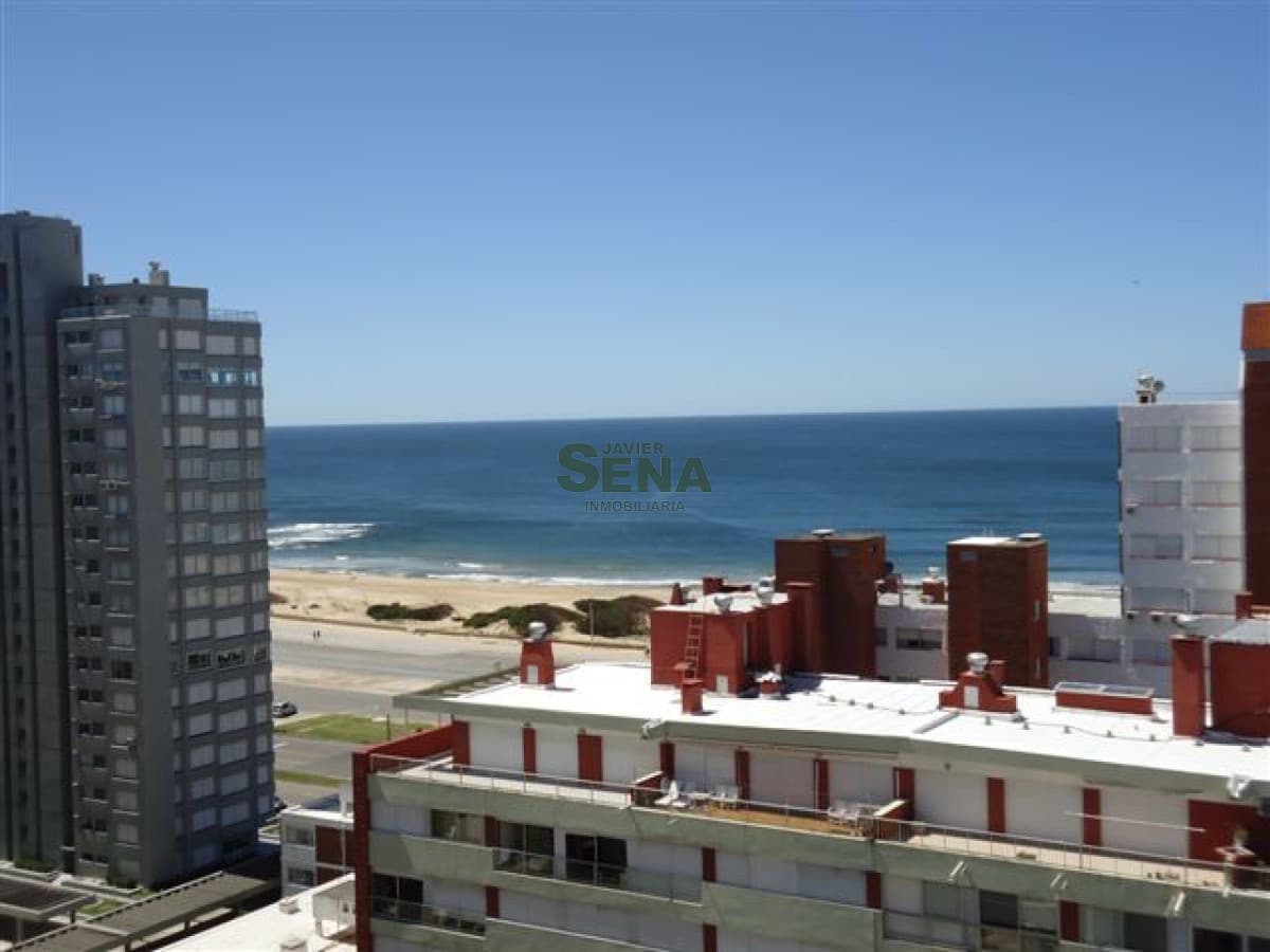 Alquiler de Apartamento en Brava, 1 dormitorios y medio, baño, piscina, servicios. *