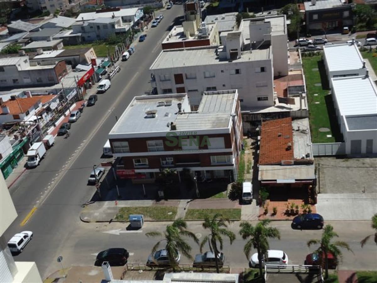 Alquiler de Apartamento en Brava, 1 dormitorios y medio, baño, piscina, servicios. *