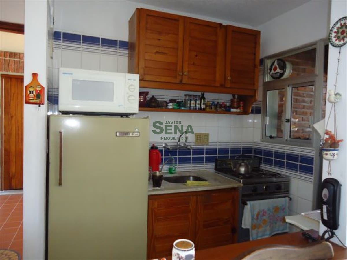 Venta de apartamento en la Brava, 1 dormitorio, baño, parrillero, a 1 cuadra del mar.