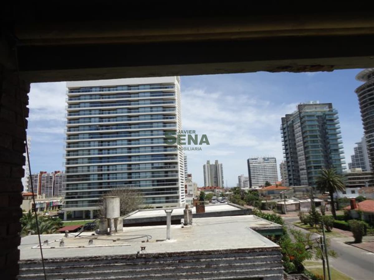 Venta de apartamento en la Brava, 1 dormitorio, baño, parrillero, a 1 cuadra del mar.