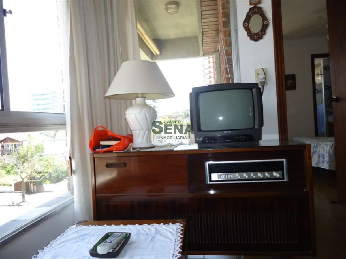 Venta de apartamento en la Brava, 1 dormitorio, baño, parrillero, a 1 cuadra del mar.
