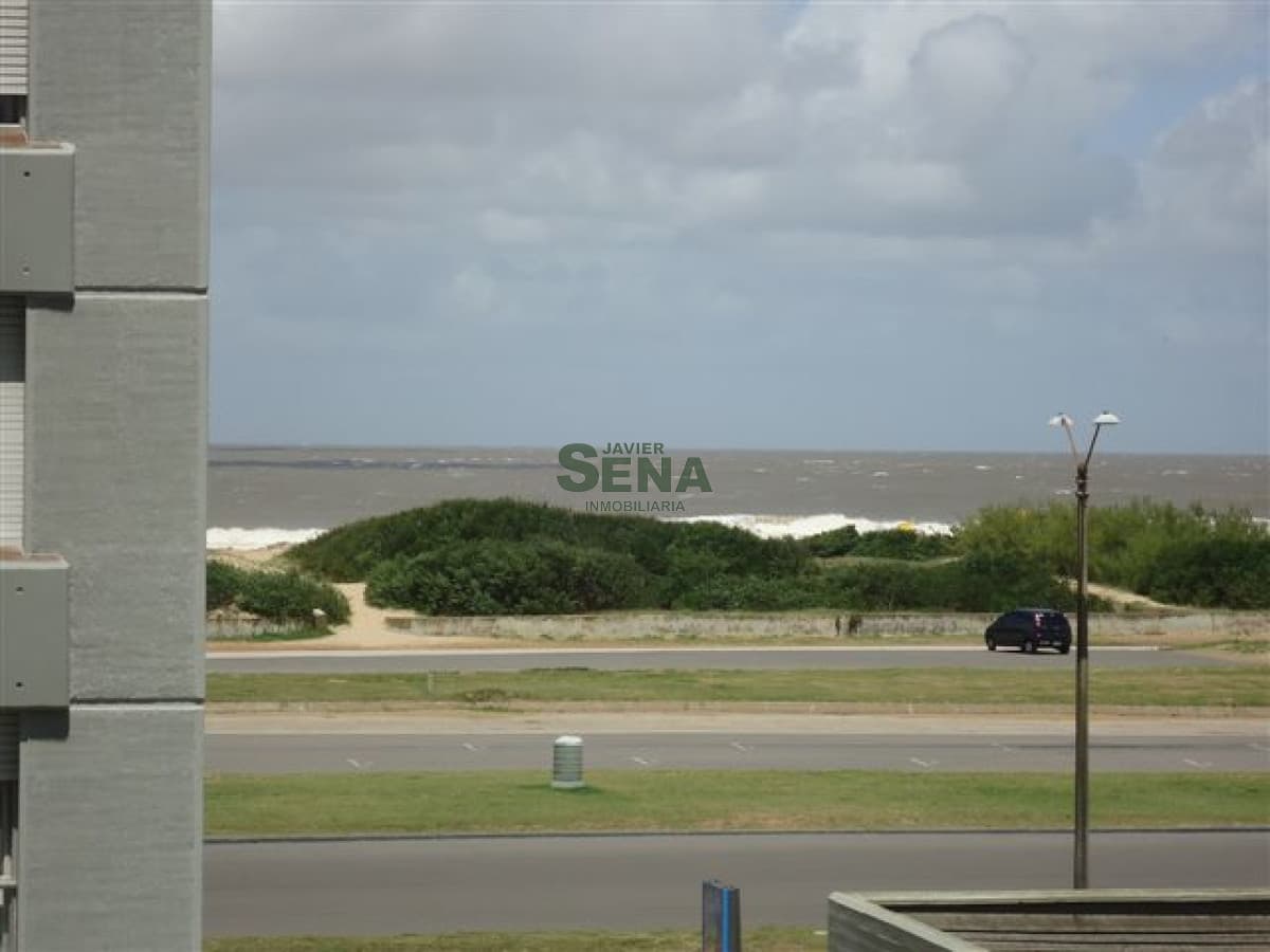 Venta y alquiler en la Brava, 1 dormitorios, 1 baños, con vista al Mar.