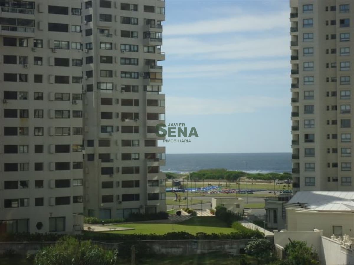 Venta de apartamento en la Mansa, 2 dormitorios, 2 baños, terraza con vista