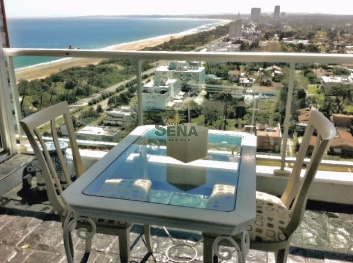 Venta y alquiler de apartamento en la Mansa, 2 dormitorios, 2 Baños, servicios y gran Vista.