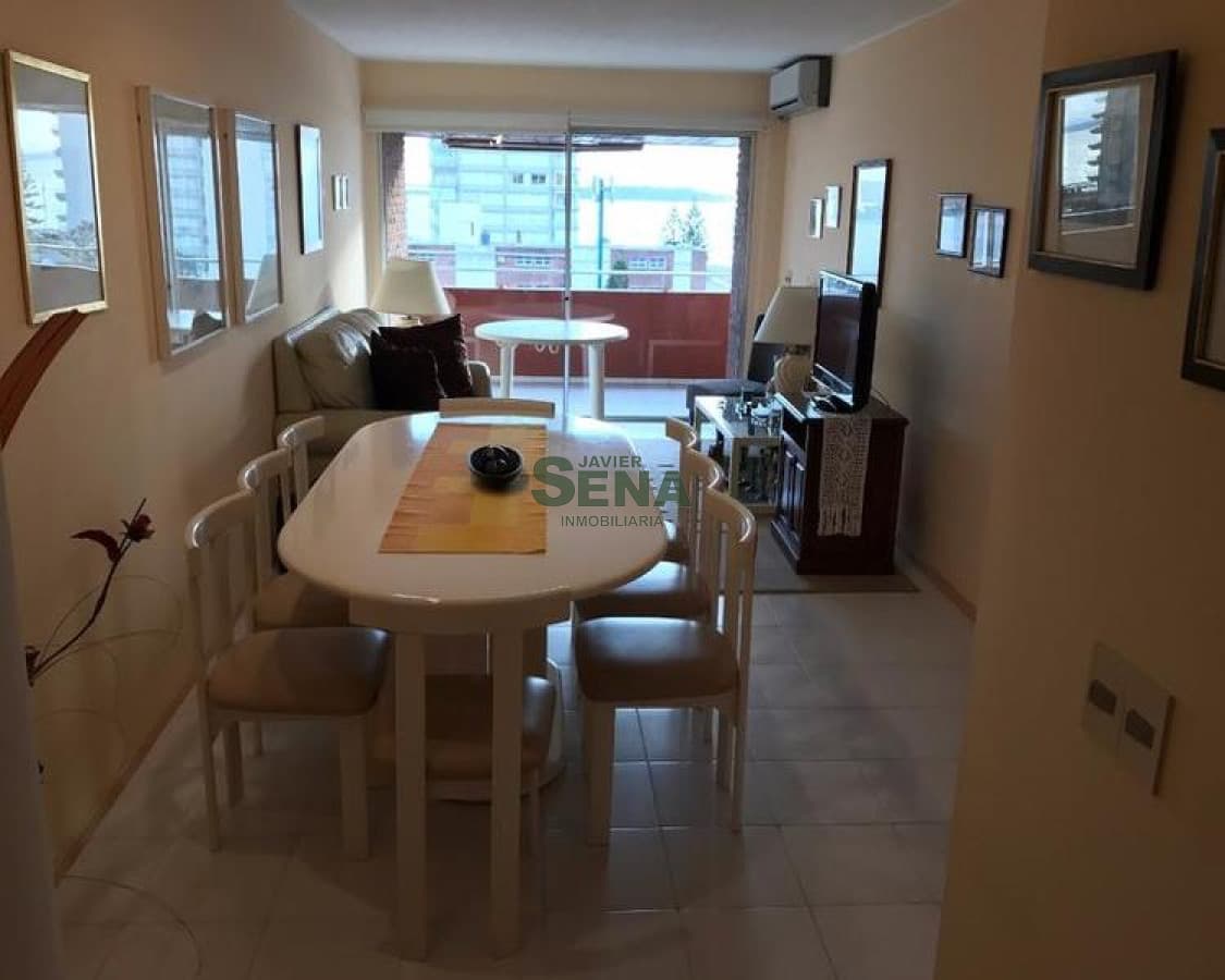 Venta  de Aartamento  A UNA CUADRA DE GORLERO, 2 dormitorios, 2 baños, con vista.