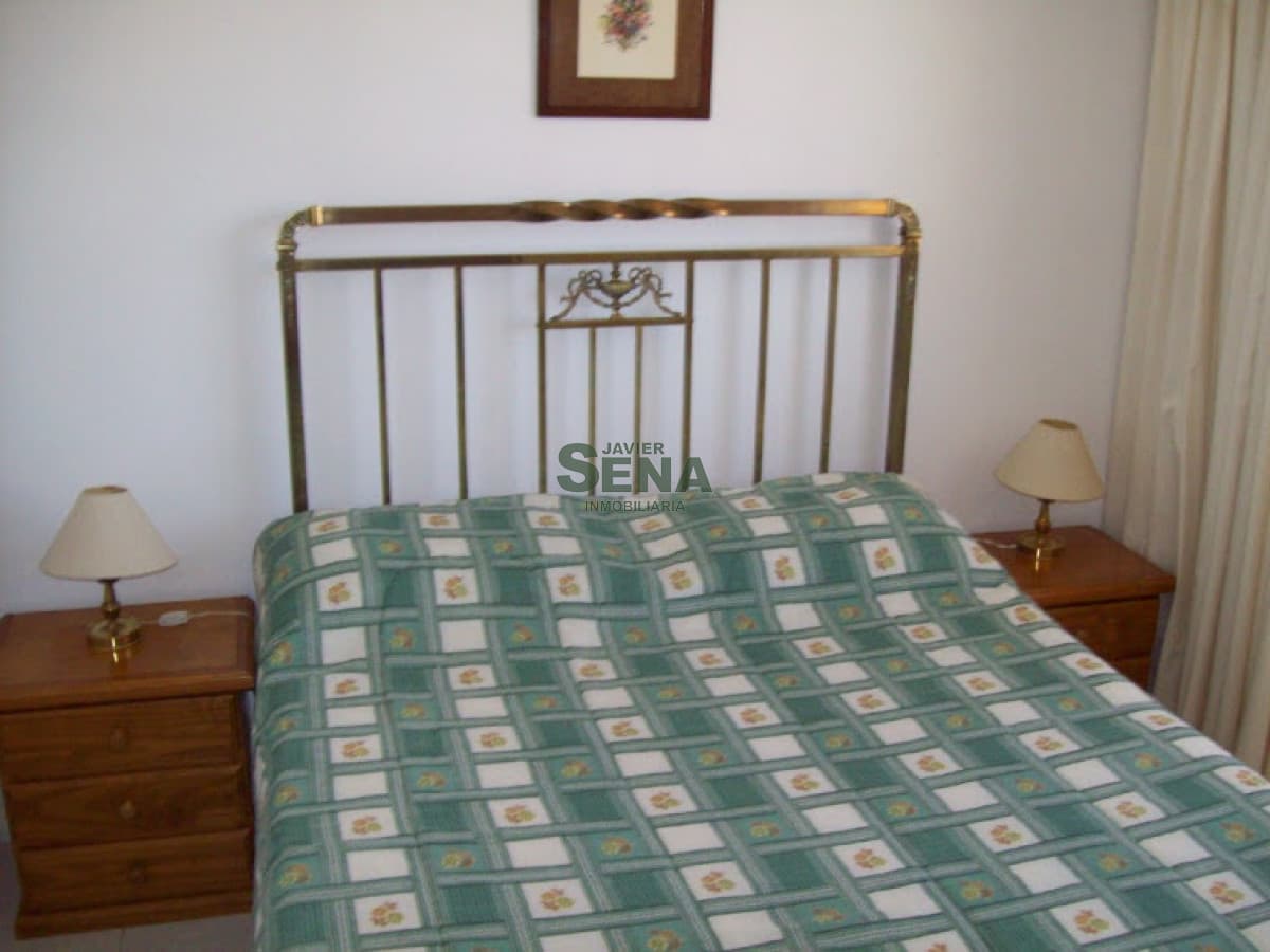 Alquiler de apartamento en la Brava, 1 dormitorio, baño, pileta-servicios y gran vista.