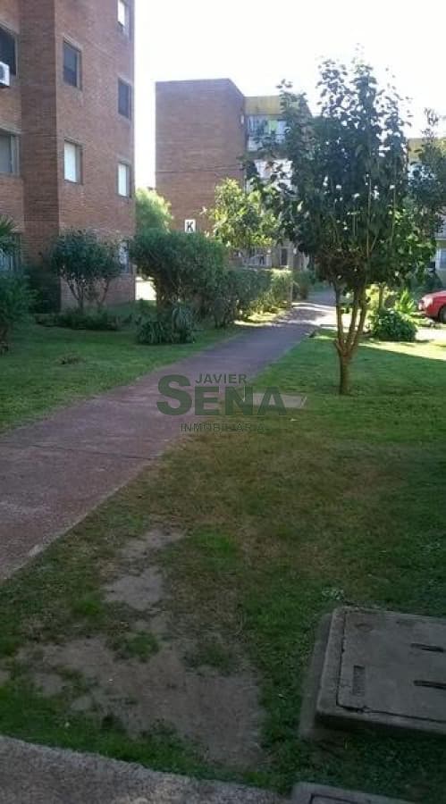 Venta de apartamento y traspaso, 2 dormitorios, baño, lindo lugar.