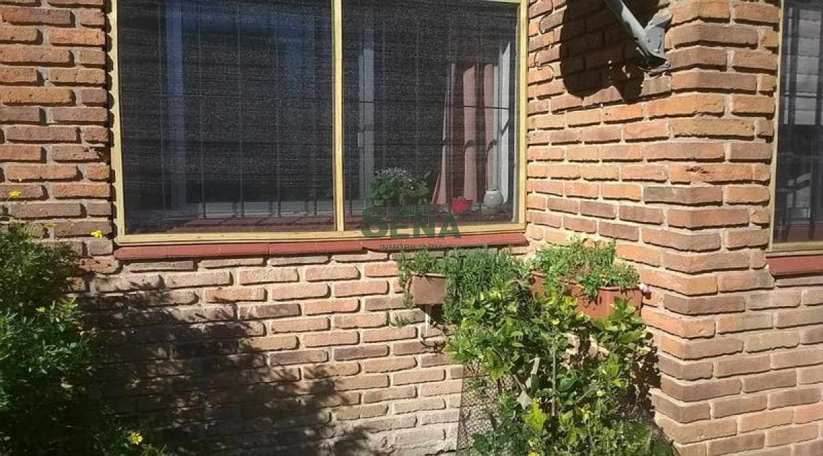 Venta de apartamento y traspaso, 2 dormitorios, baño, lindo lugar.