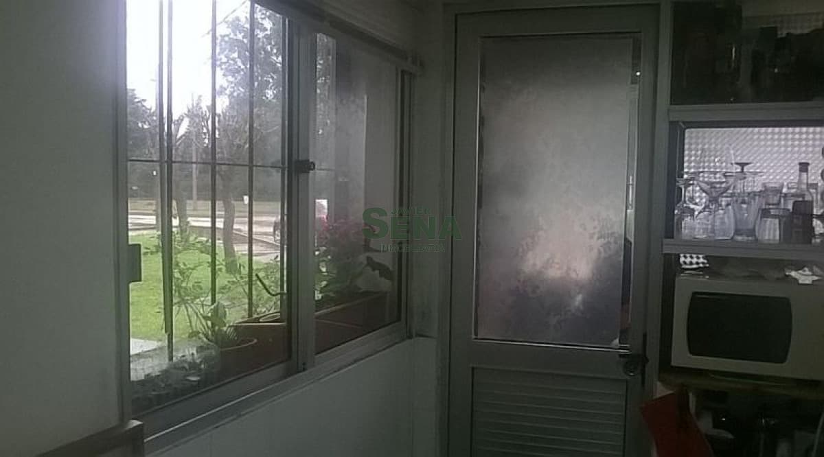 Venta de apartamento y traspaso, 2 dormitorios, baño, lindo lugar.