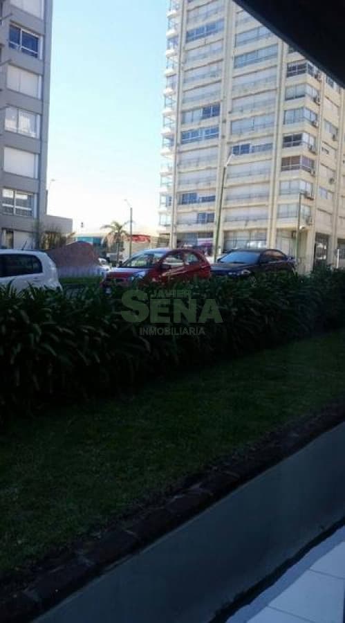 Venta de apartamento en la Peninsula, 1 dormitorio, baño, cerca del puerto