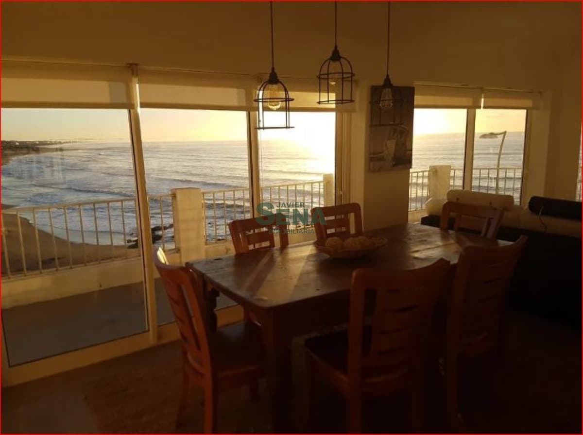Alquiler de apartamento en la Peninsula, 2 dormitorios, 2 baños, balcon, linda vista al mar.
