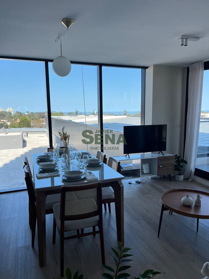 Venta de apartamento en la Roosevelt, 3 dormitorios, 2 baños a estrenar, muy iluminado, amenities.