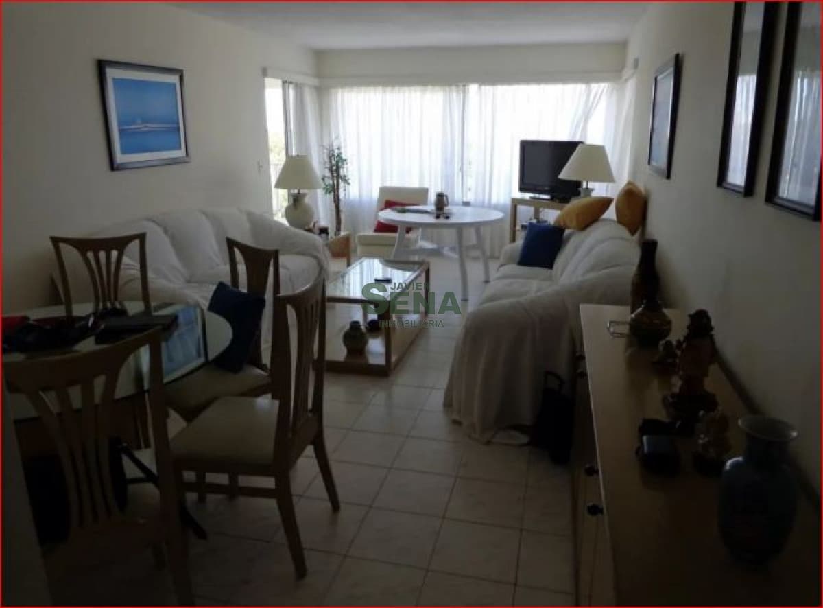 Alquiler de apartamento en la Mansa, 3 dormitorios, 3 baños, piscina, canchas, balcon, vista.