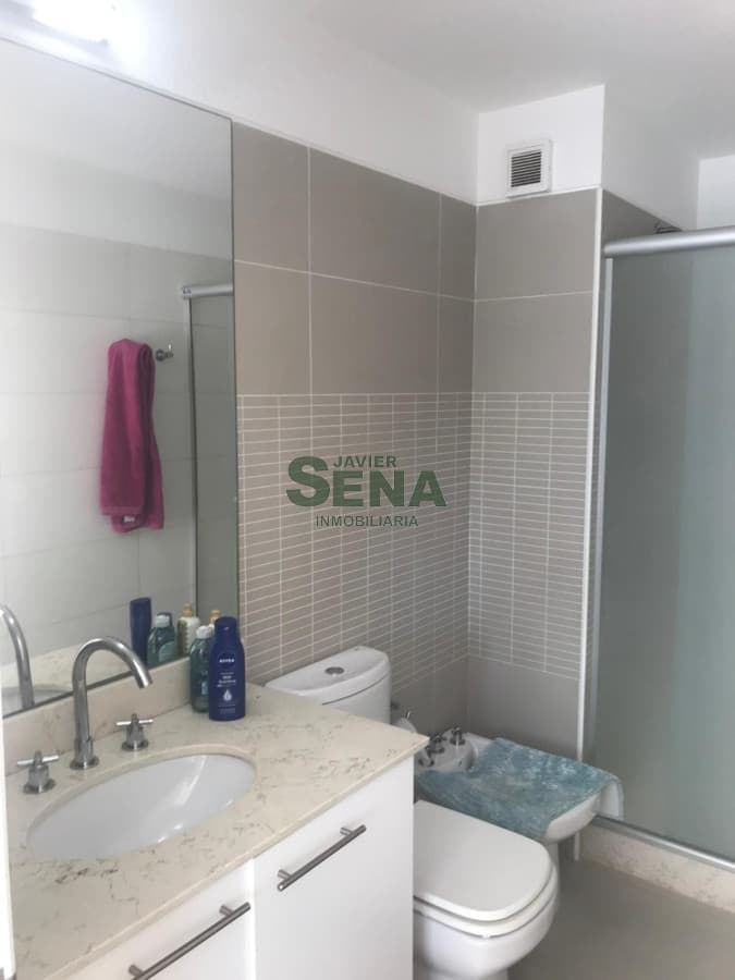 Alquiler de apartamento en la Roosevelt, 2 dormitoriosd, 2 baños, piscina, buen edificio.