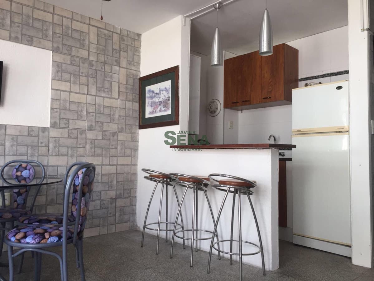 Alquiler de apartamento en la Peninsula, 1 dormitorio, baño, cerca de todo.