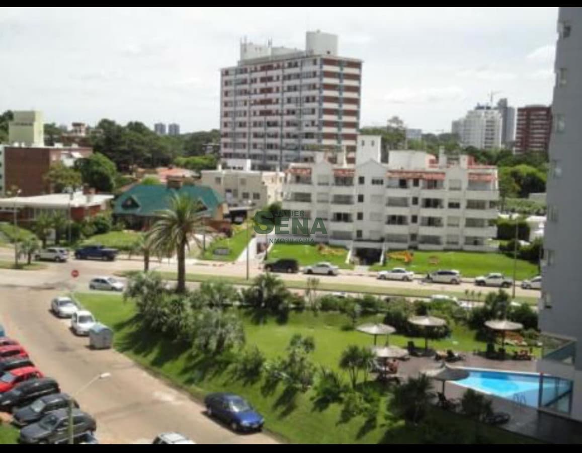 Venta, alquiler y permuta de apartamento en la Brava, 2 dormitorios, 2 baños, terraza, piscina, servicios.