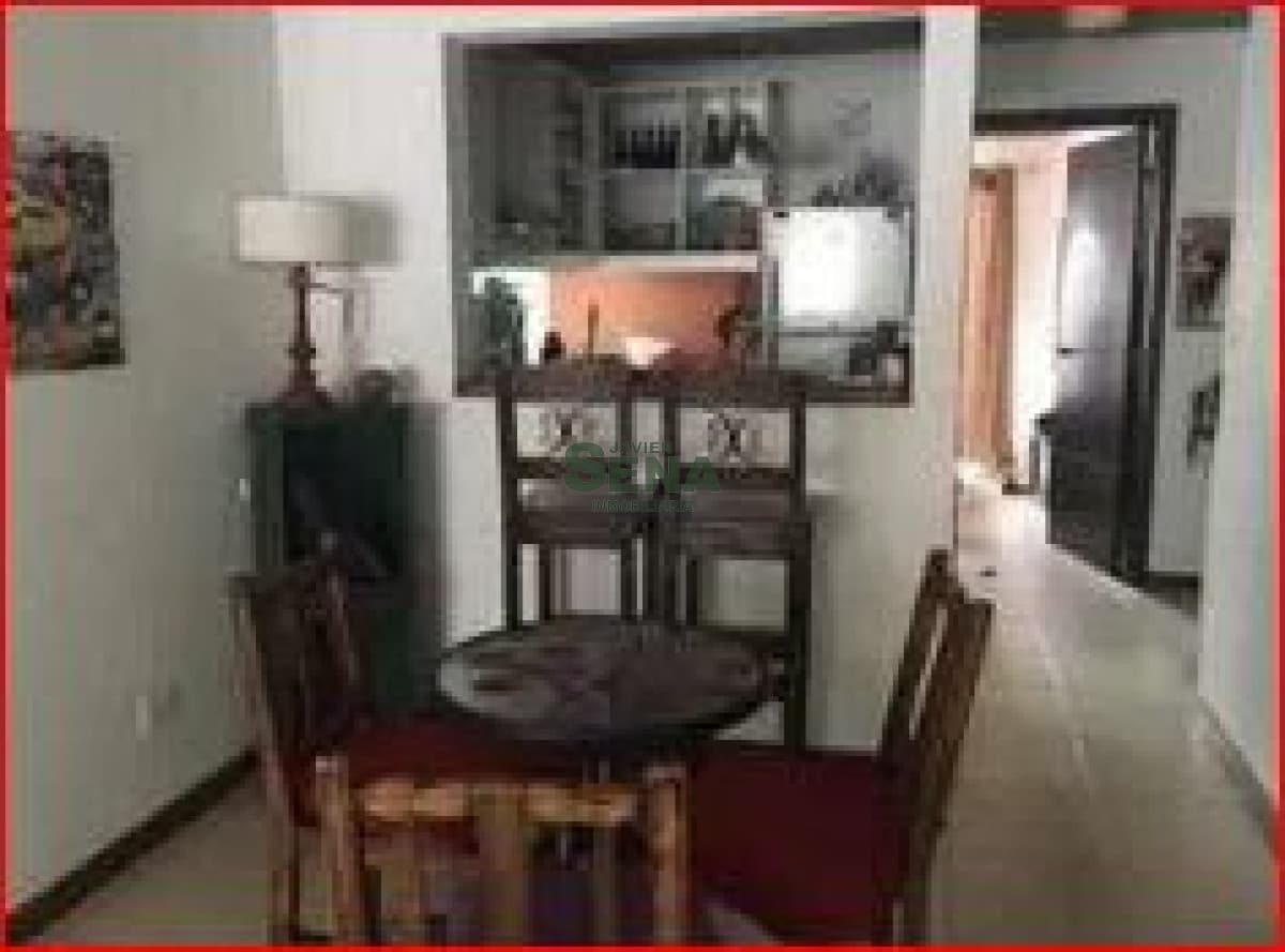 Venta de apartamento en el centro de Maldonado, 2 dormitorios, baño, estacionamiento.