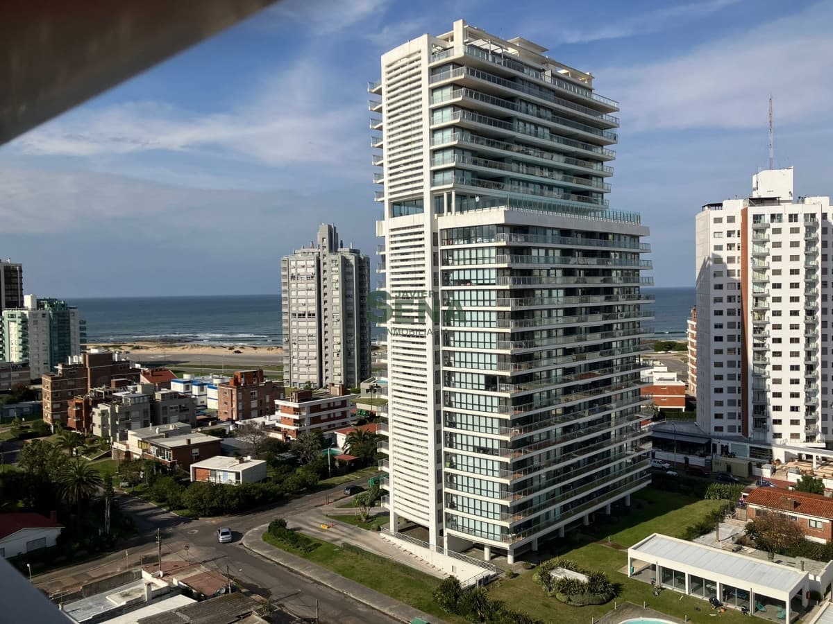 Venta de apartamento en la Mansa, 2 dormitorios, 2 baños, balcon con Parrilla.