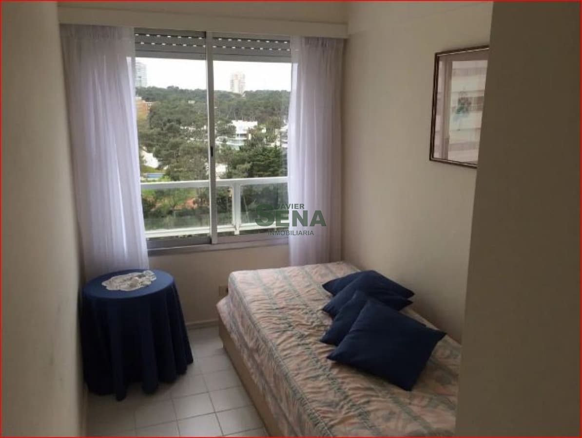 Alquiler de apartamento en la Mansa, 3 dormitorios, 3 baños, piscina, canchas, balcon, vista.