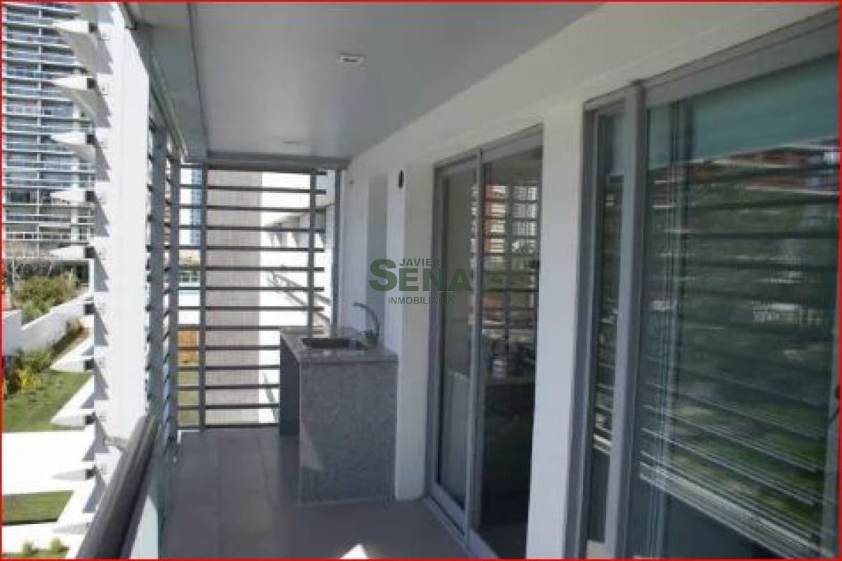 Venta con renta de apartamento en la Mansa, 2 dormitorios, 2 baños, piscina, mas servicios.