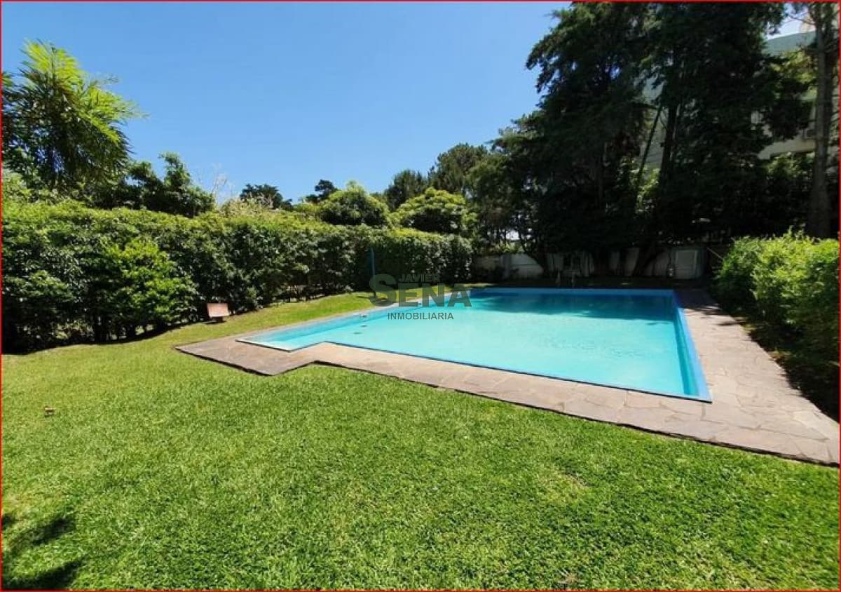 Alquiler de apartamento zona Roosevelt, 3 dormitorios, 2 baños, piscina, cerca del mar.