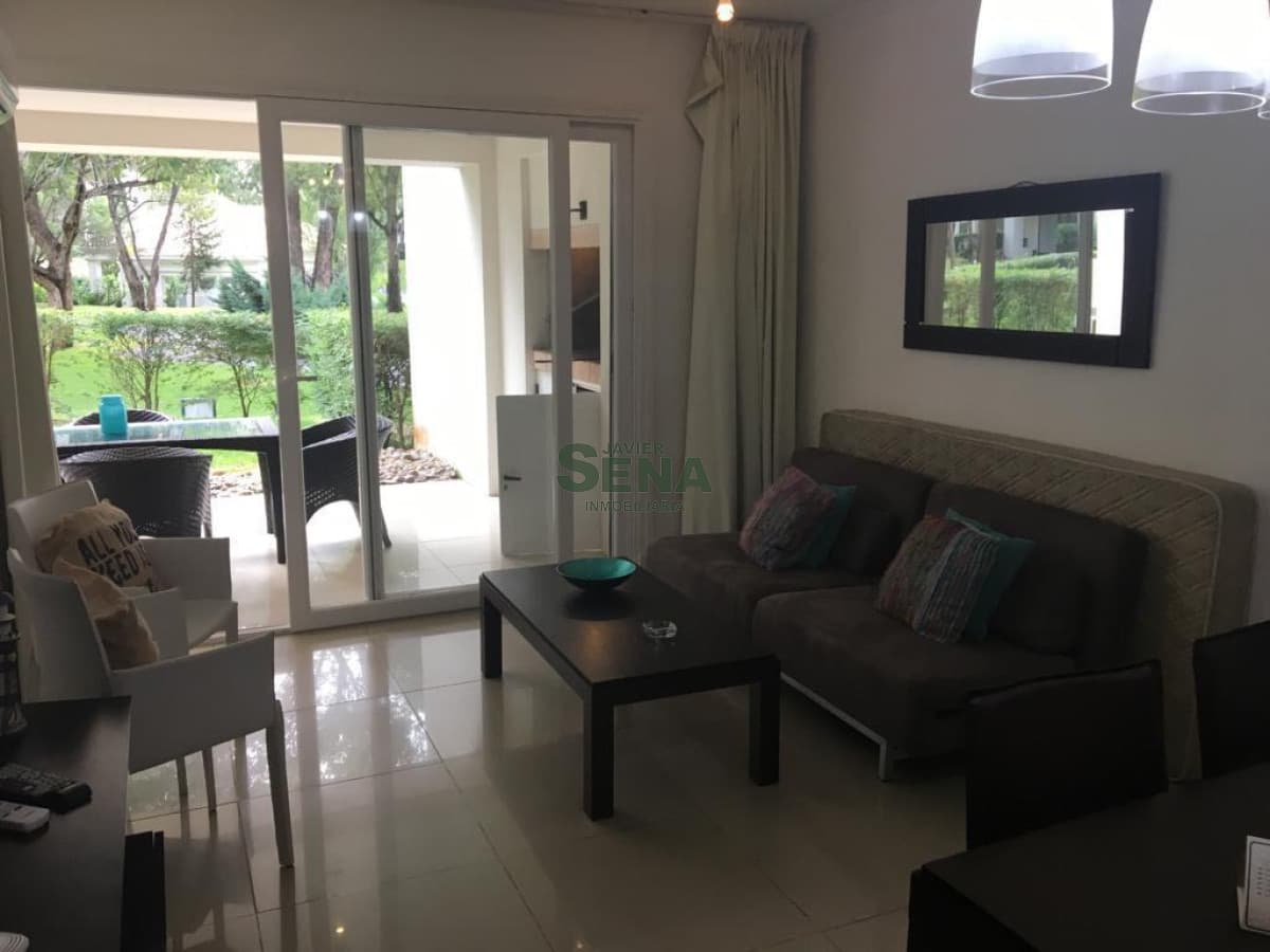 Venta de apartamento en Solanas, 1 dormi, baño, piscina, parrilla, servicios.